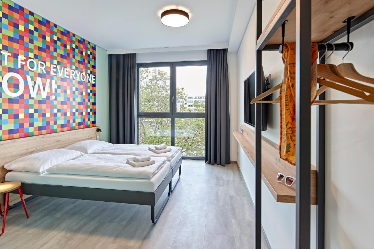 Meininger Hotel Koeln West Buitenkant foto