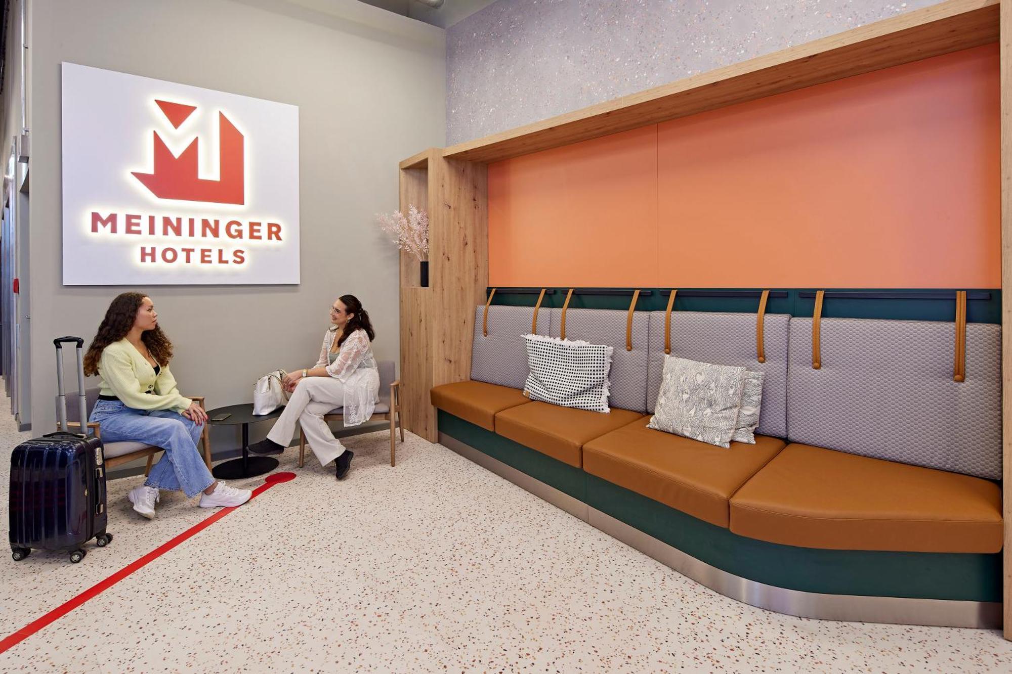Meininger Hotel Koeln West Buitenkant foto